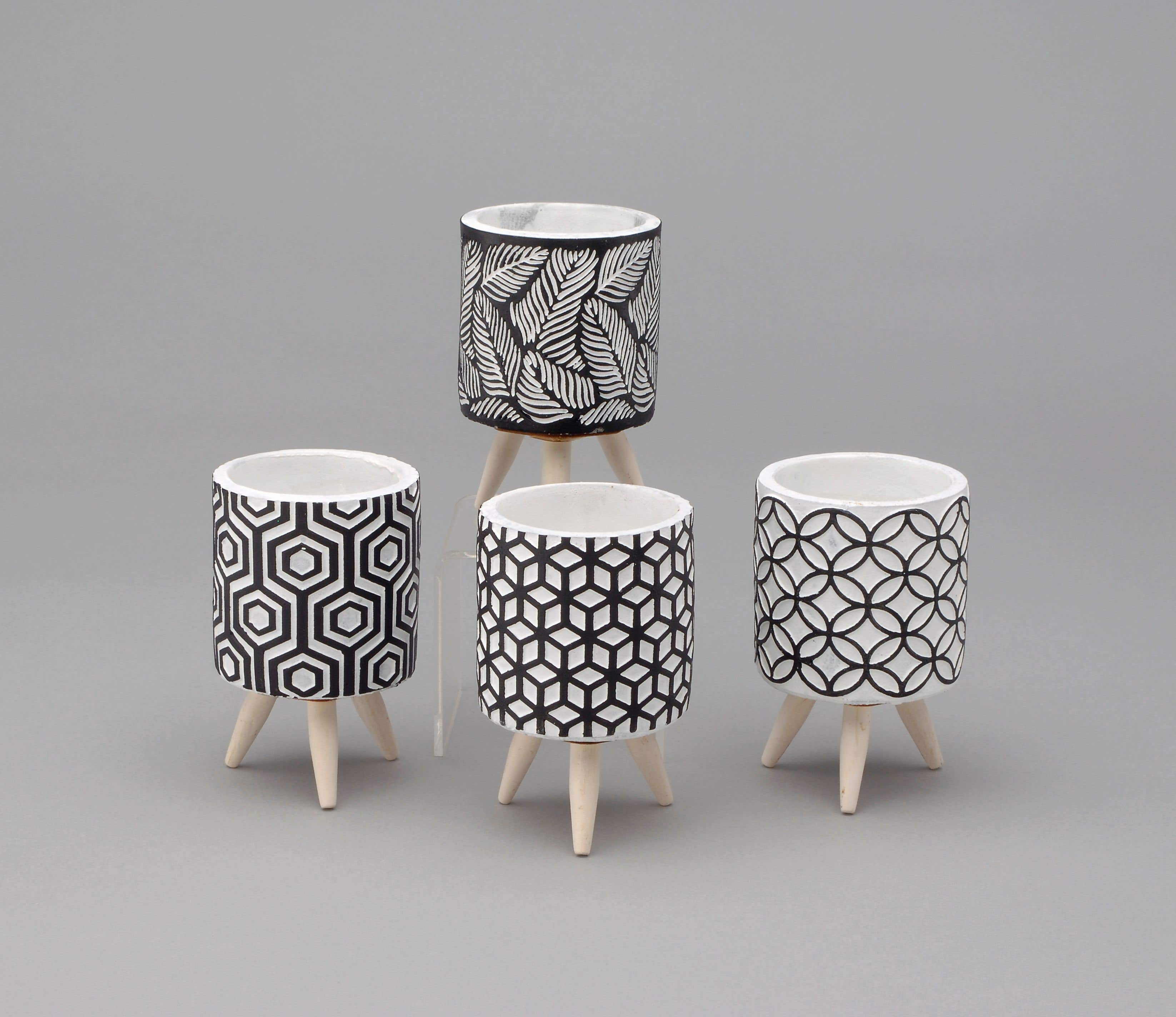 2.75 x 4.25 Round Geometric Footed Pot
