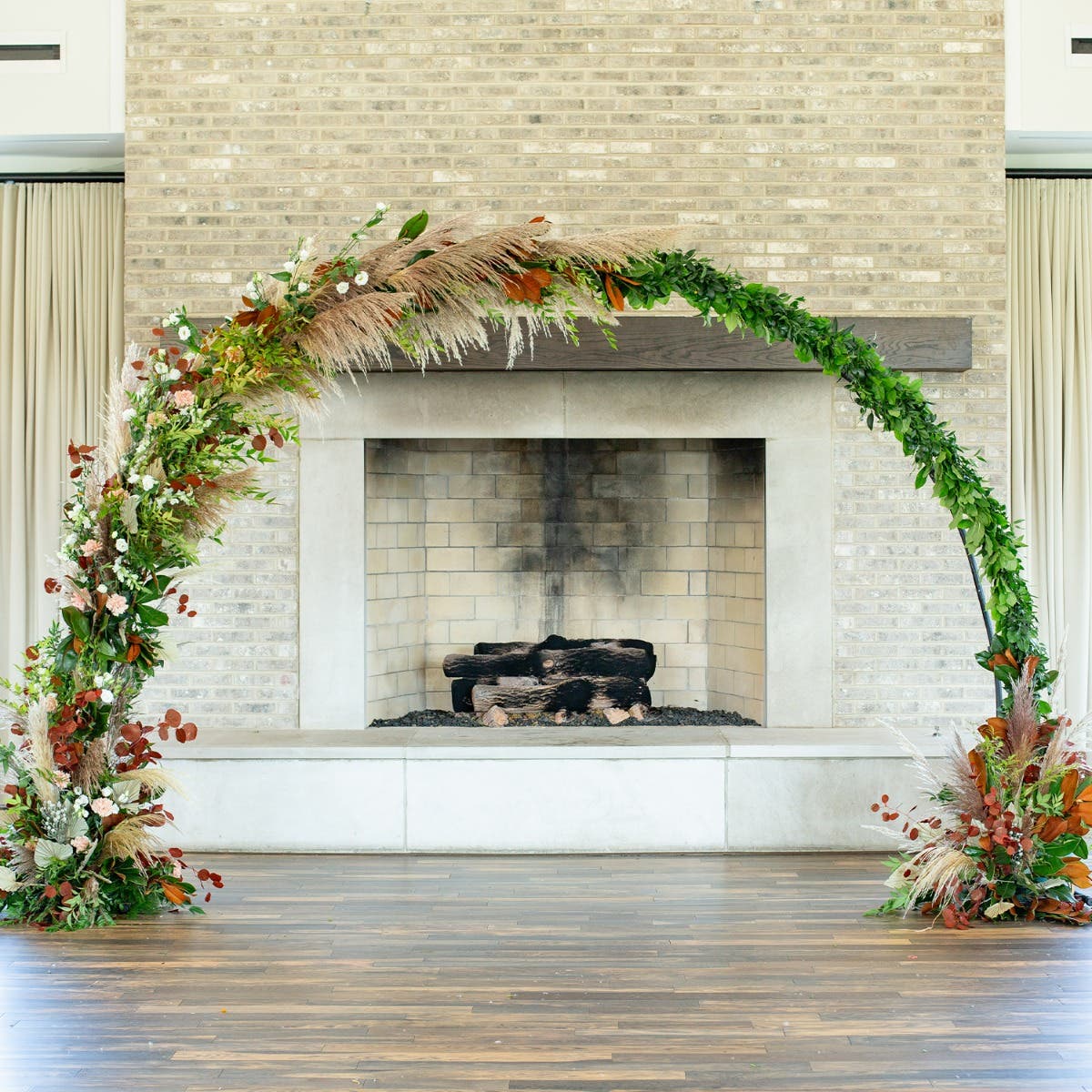 7.5 x 10' Black Metal Round Arch