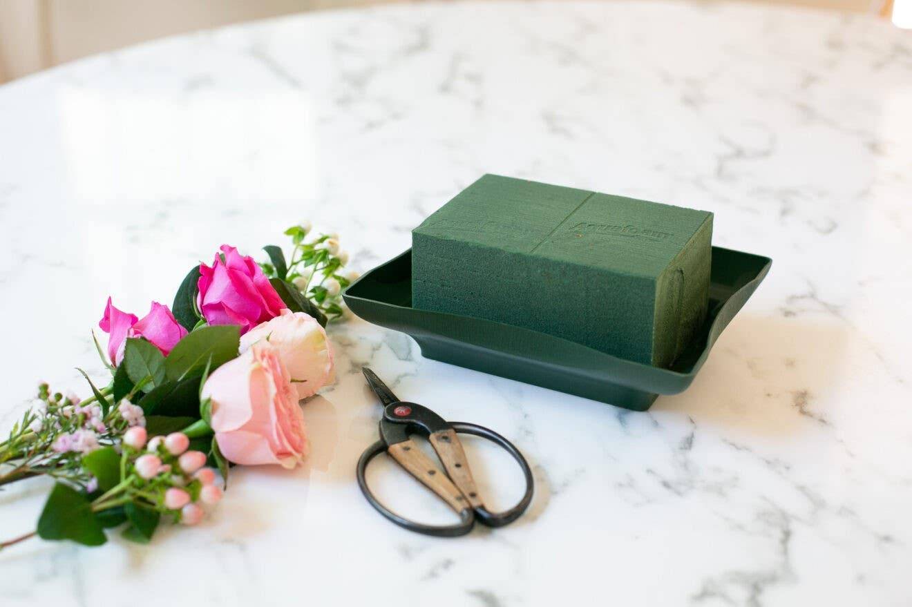 8 Green Plastic Centerpiece Trays, 12